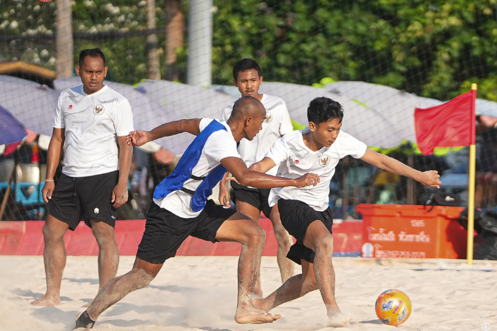 Potret Timnas Sepak bola Pantai Indonesia jalani latihan jelang laga kontra Lebanon.